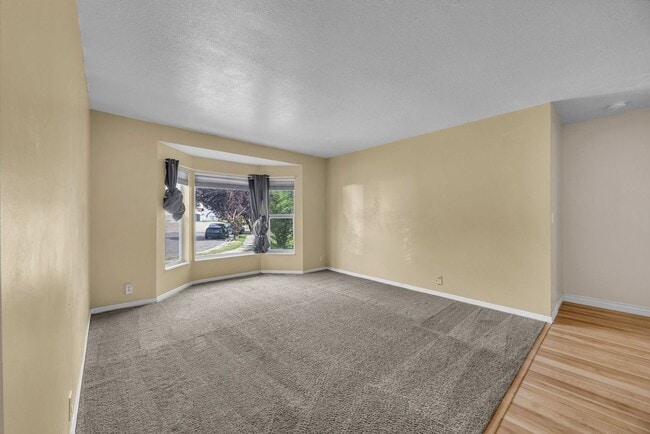 Photo - 5 Bedroom 3.5 Bathroom Home in Layton!!