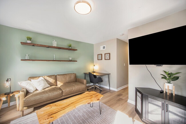 Photo - 417 6th St NW