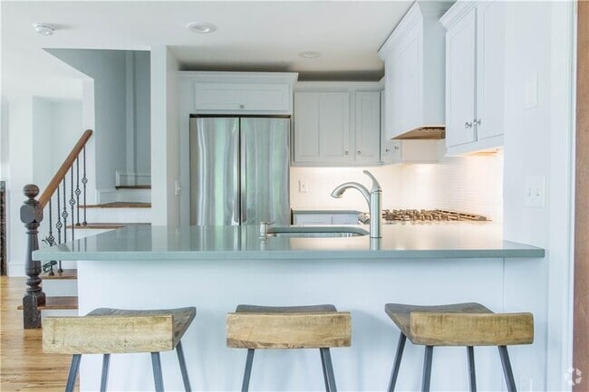 Building Photo - 15 Melrose St Unit 2 Rear Rental