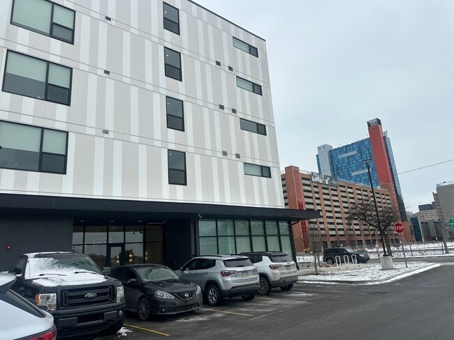 Building Photo - 1400 Chrysler Dr Unit 211