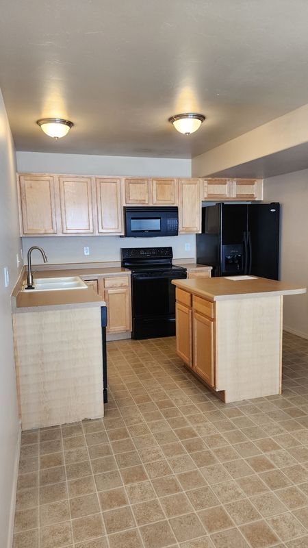 146 Aparicio Dr