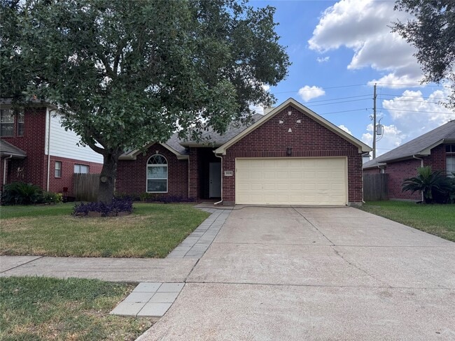 Building Photo - 21135 Woodland Green Dr