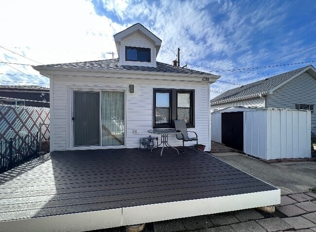 Building Photo - 4358 N Oak Park Ave