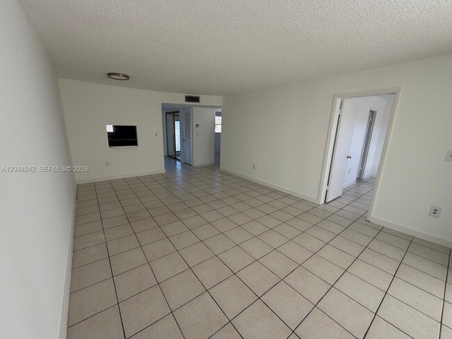 Building Photo - 8600 Sunrise Lakes Blvd Unit 211