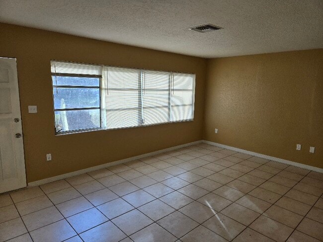 Photo - 2119 N Allendale Ave