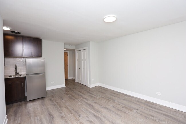Photo - 448 W Barry Ave Unit 201