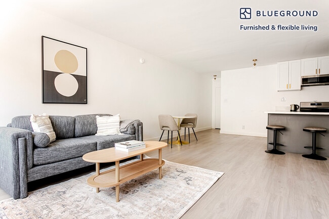 Photo - 4444 Hazeltine Ave Unidad FL2-ID1412