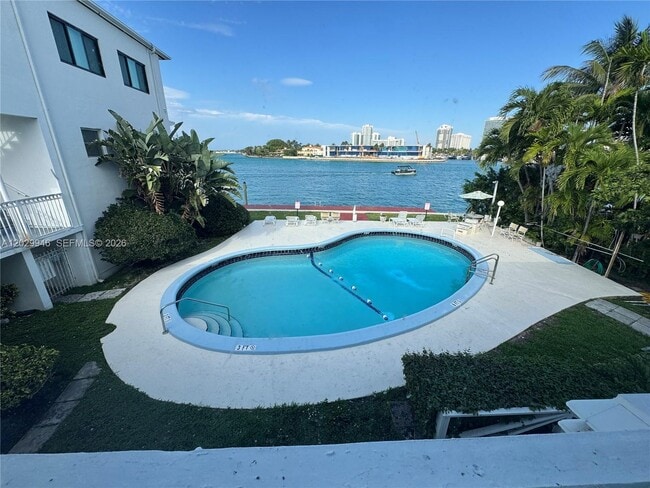 Building Photo - 10281 E Bay Harbor Dr Unit D3