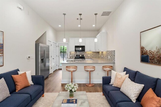 Building Photo - 720 Pedernales St Unit B