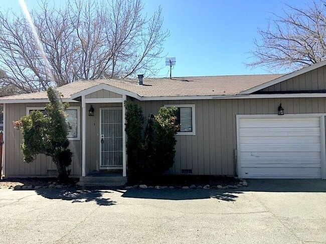 Building Photo - Reno Duplex - Garage, Dishwasher, Washer/Dryer Hookups, Central A/C