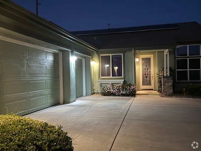 Building Photo - 29128 Paperflower Ln Rental