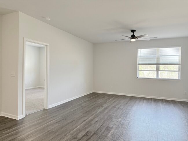 Photo - 320 Windy Wds Wy