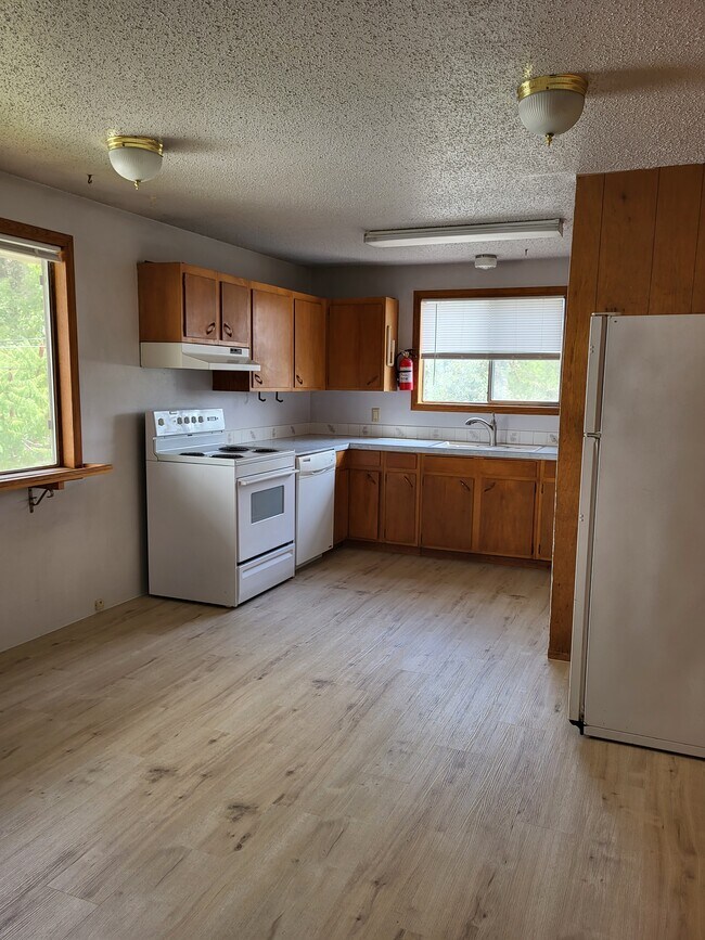 Photo - 510 SW City View St Unit Upper