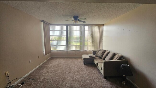 Photo - 3630 Whitehall Dr Unidad 303