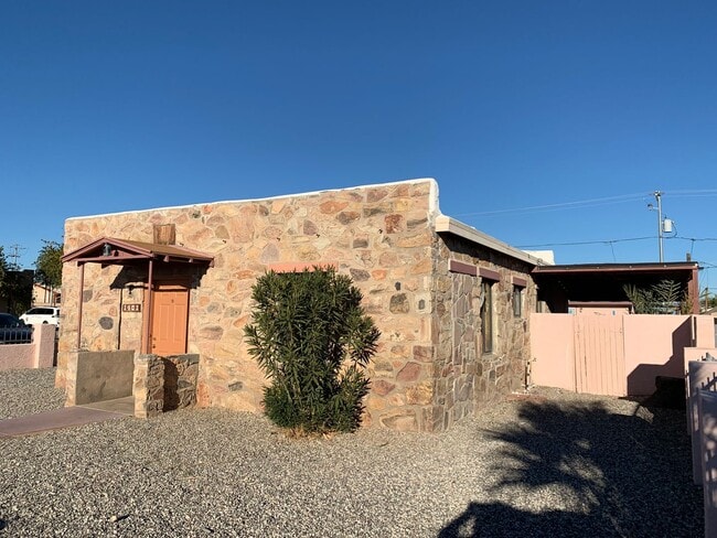 Photo - FULL TIME RENTAL 2 Bedroom, 1 Bath in Park...