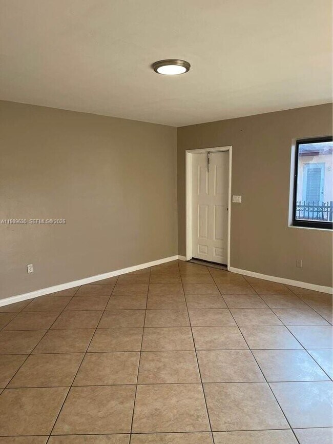 Photo - 98 NE 71st St Unidad 2