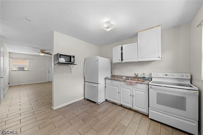 Photo - 322 Louise Ave