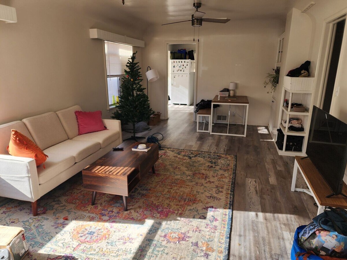 Charming Upstairs apartment - Charming Upstairs apartment