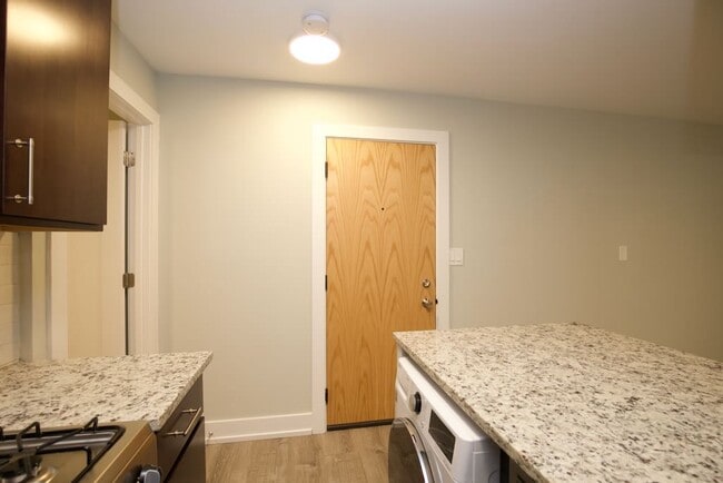 Photo - 448 W Barry Unit 123