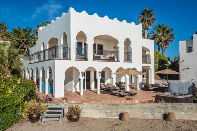 Building Photo - 875 Sand Point Rd