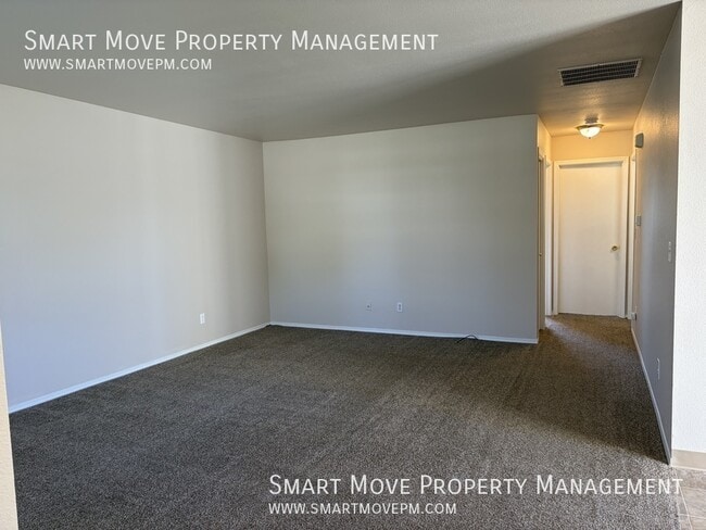 Photo - 981 E Blue Heron St