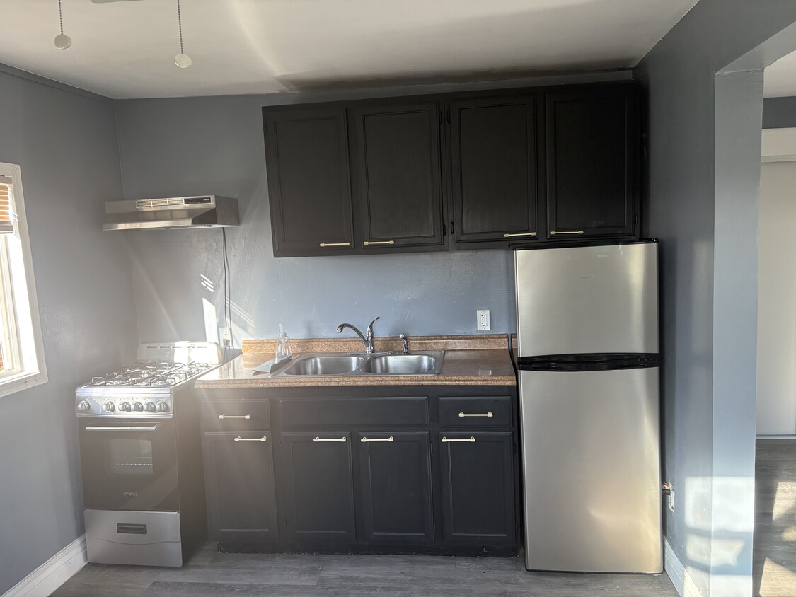 Photo - 8647 Thermal St (Oakland, CA)