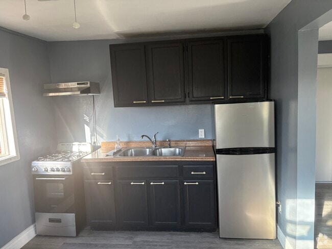 Building Photo - 8647 Thermal St Unit C Rental