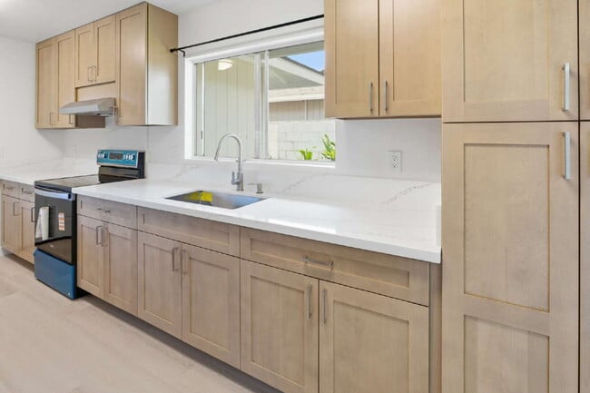 Building Photo - Freshly Renovated 3BR/2BA Home with 2-Car Carport