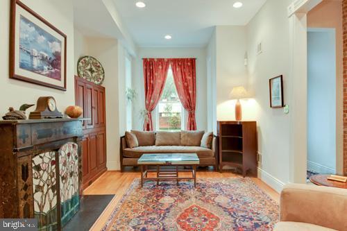 Photo - 720 C St NE