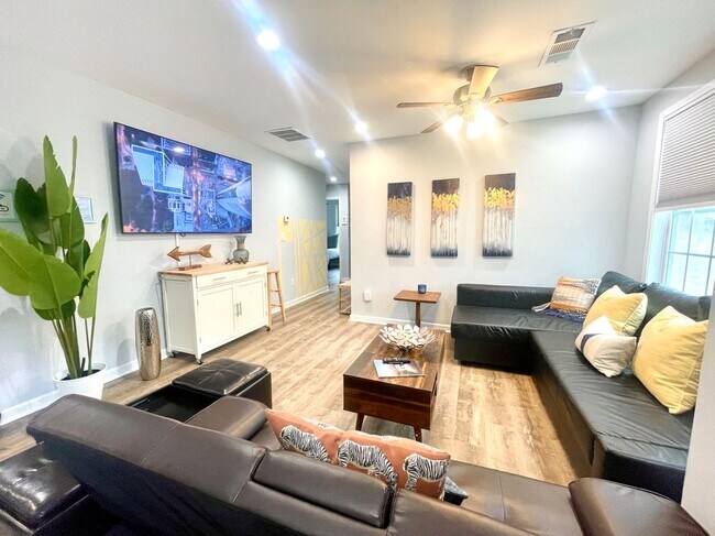 Photo - 285 Whitaker Cir NW