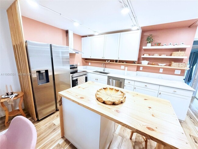 Photo - 2130 Cambridge F Unit 213o