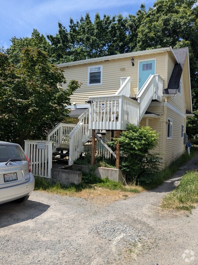 Building Photo - 412 26th Ave S Unit A Rental