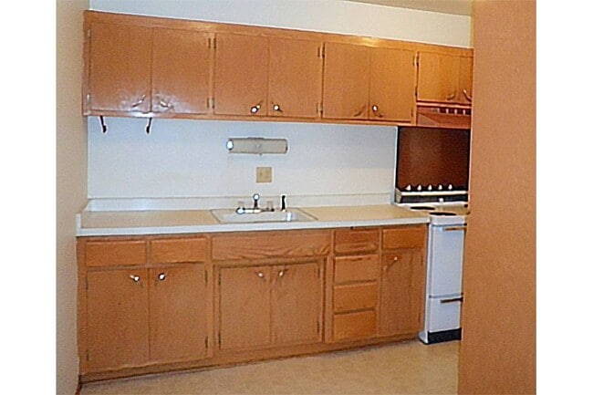 EXECUTIVE HOUSE APARTMENTS