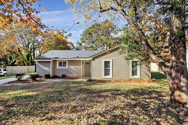 Building Photo - Charmingly Updated 3BD/2BA Ranch Home in Birnam Woods!
