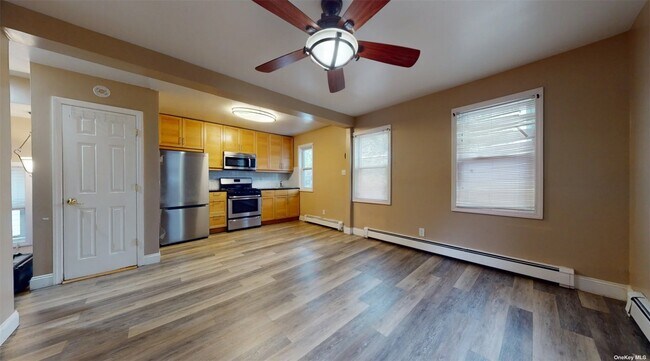 Photo - 241-07 Mayda Rd