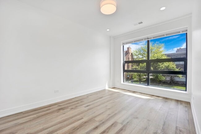 Photo - 4350 W Lawrence Ave