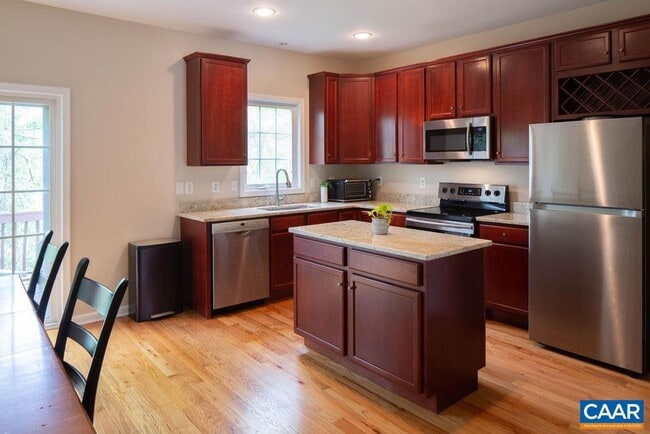 Photo - 139 Old Fifth Cir