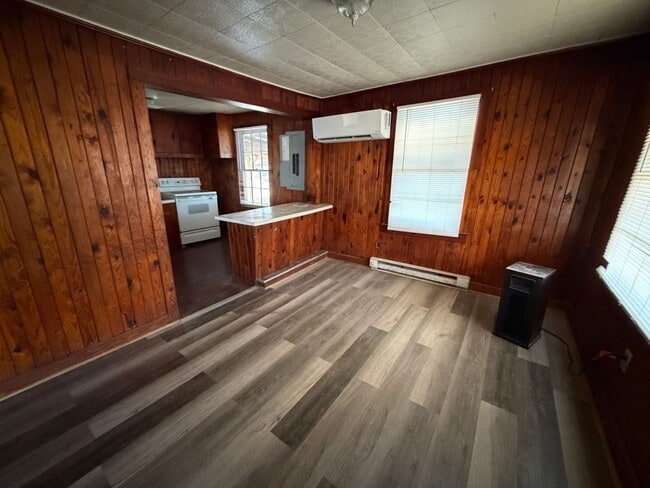 Photo - 2 Bedrooms- 1 Bathroom- House in West Rome!