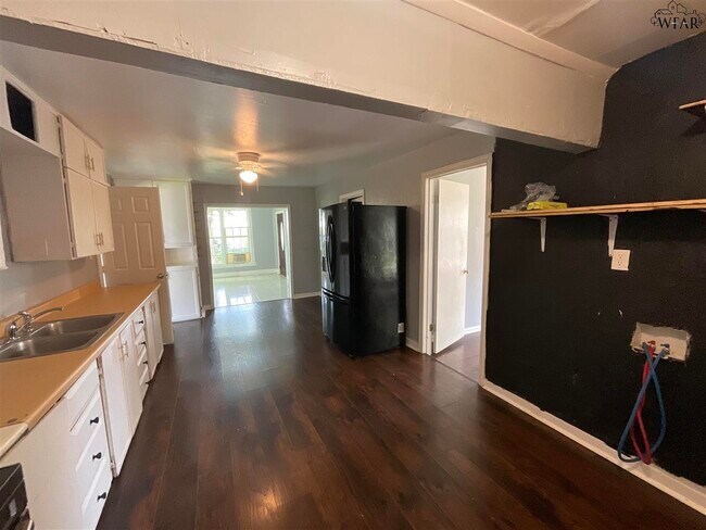 Photo - 2504 Jasper St