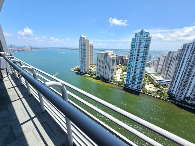 Building Photo - 325 S Biscayne Blvd Unit 3719