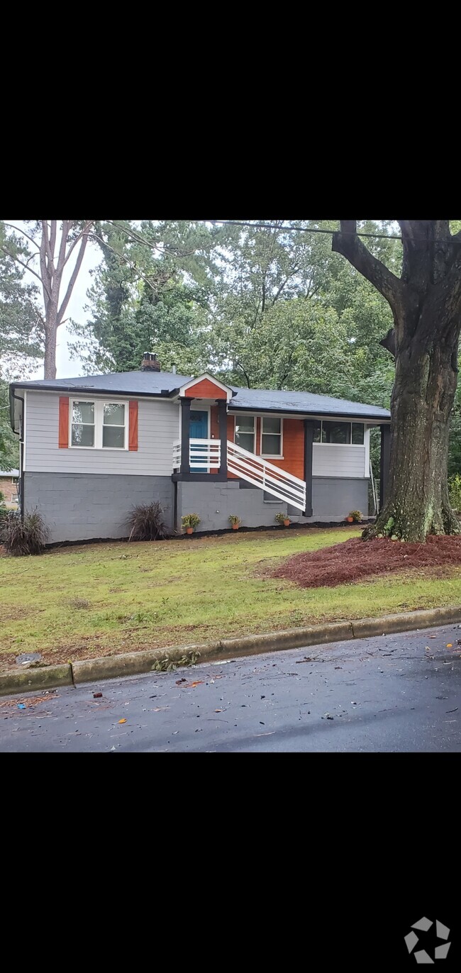 Spacious Atlanta Renovated Home - 818 Lee Andrews Ave SE Rental