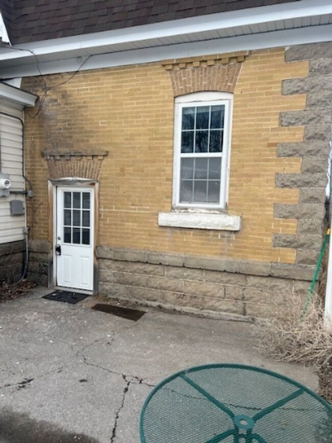 Photo - 313 N 1st St W Apartment Unit 1
