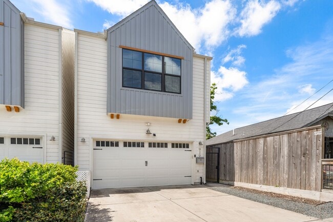 Photo - 929 Nadine St