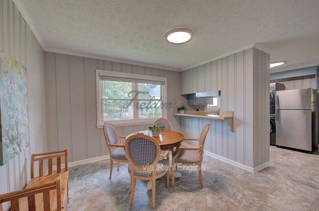 Photo - 301 Bannister St