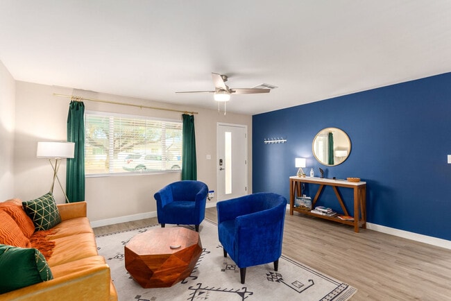 Building Photo - 955 E Marigold Ln Unit ID1247678P Rental