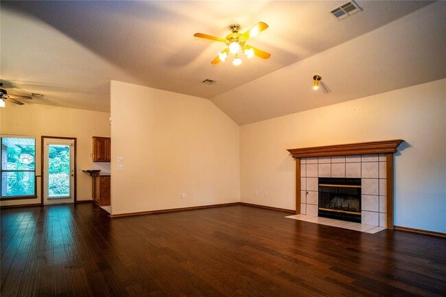 Photo - 517 Goshawk Dr