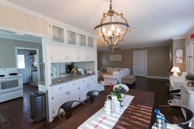 Photo - 3 Br home minutes away from campus!