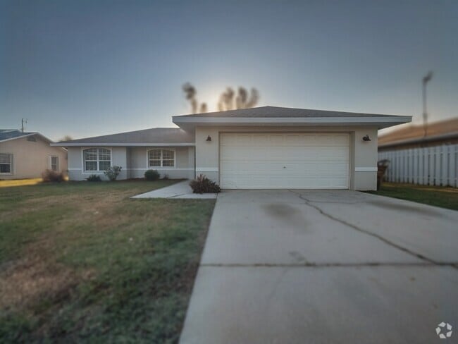 Building Photo - 822 Nicholas Pky W Rental