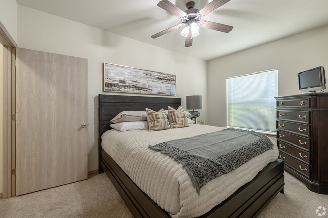 2BR, 1BA - 870SF - Primary Bedroom