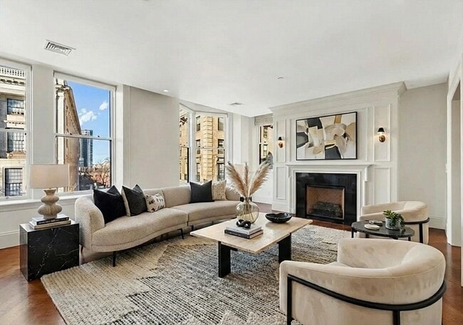 Building Photo - 49 Beacon St Unit 4